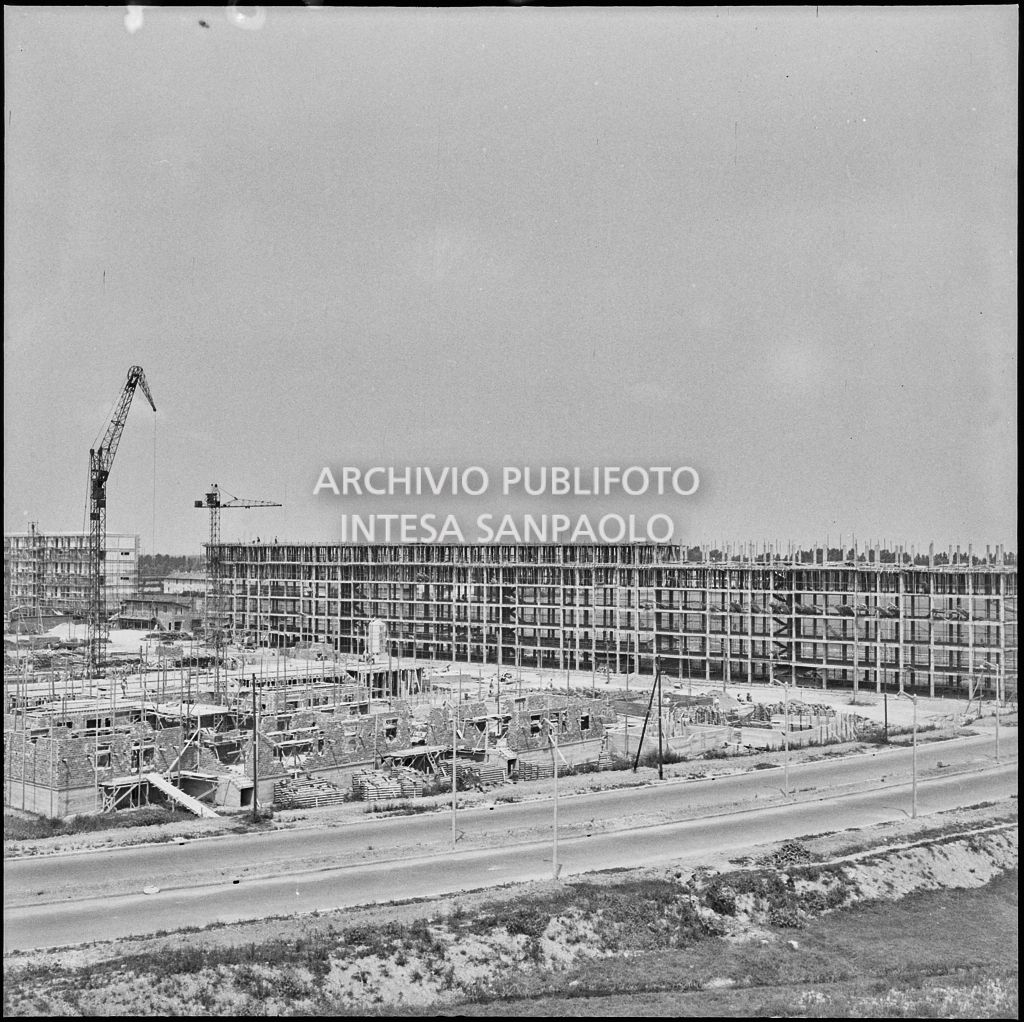 Palazzi in costruzione a Milano<br>222184