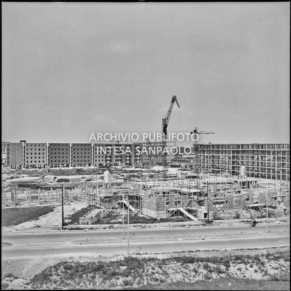 Palazzi in costruzione a Milano<br>222186