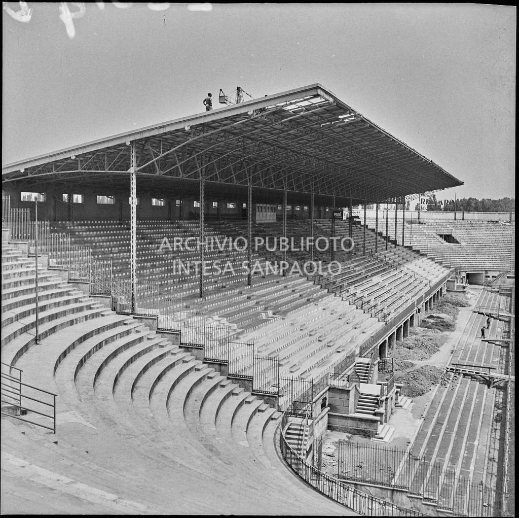 Costruzione della tettoia di uno impianto sportivo a Milano<br>222190