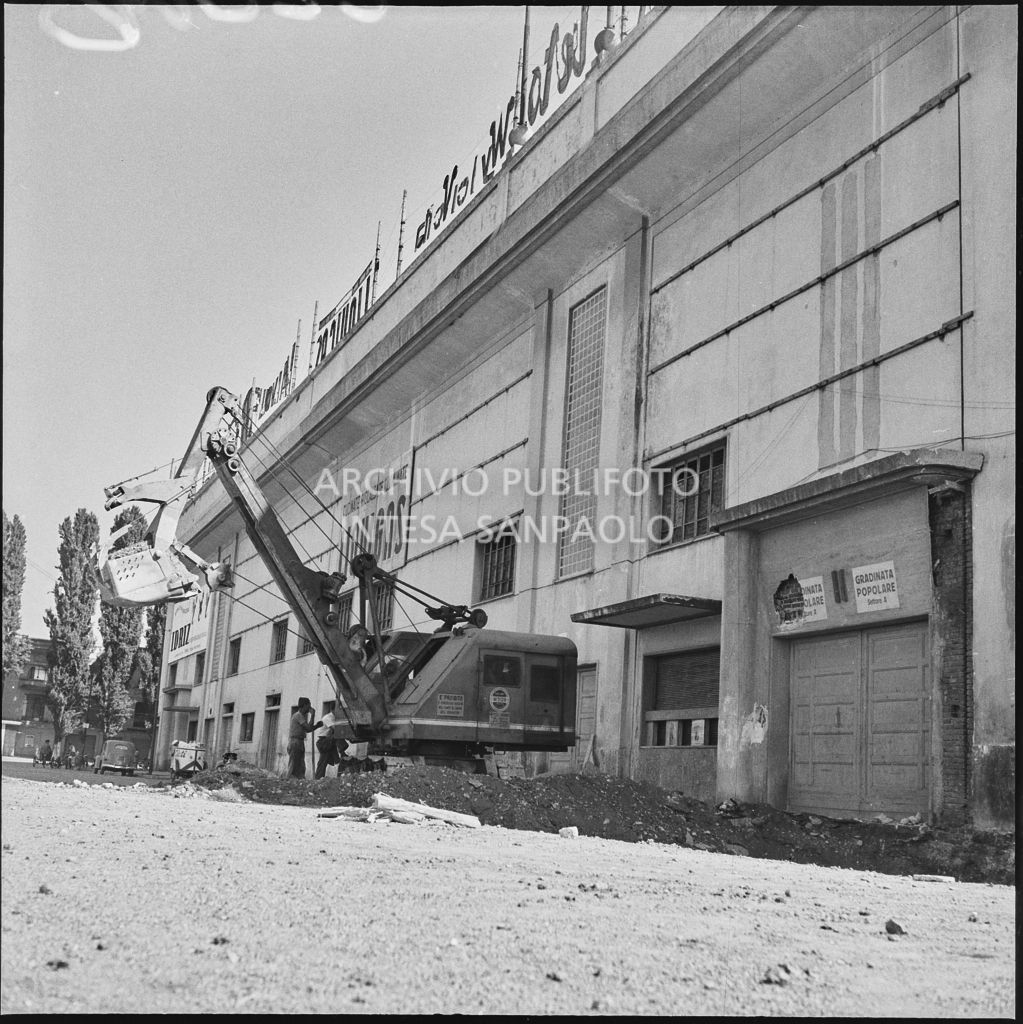 Lavori edili ad uno impianto sportivo a Milano<br>222193