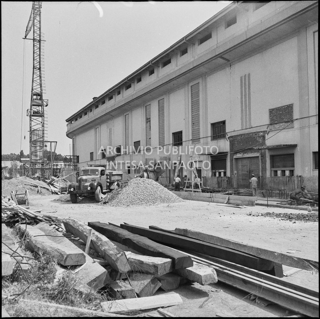 Lavori edili ad uno impianto sportivo a Milano<br>222194