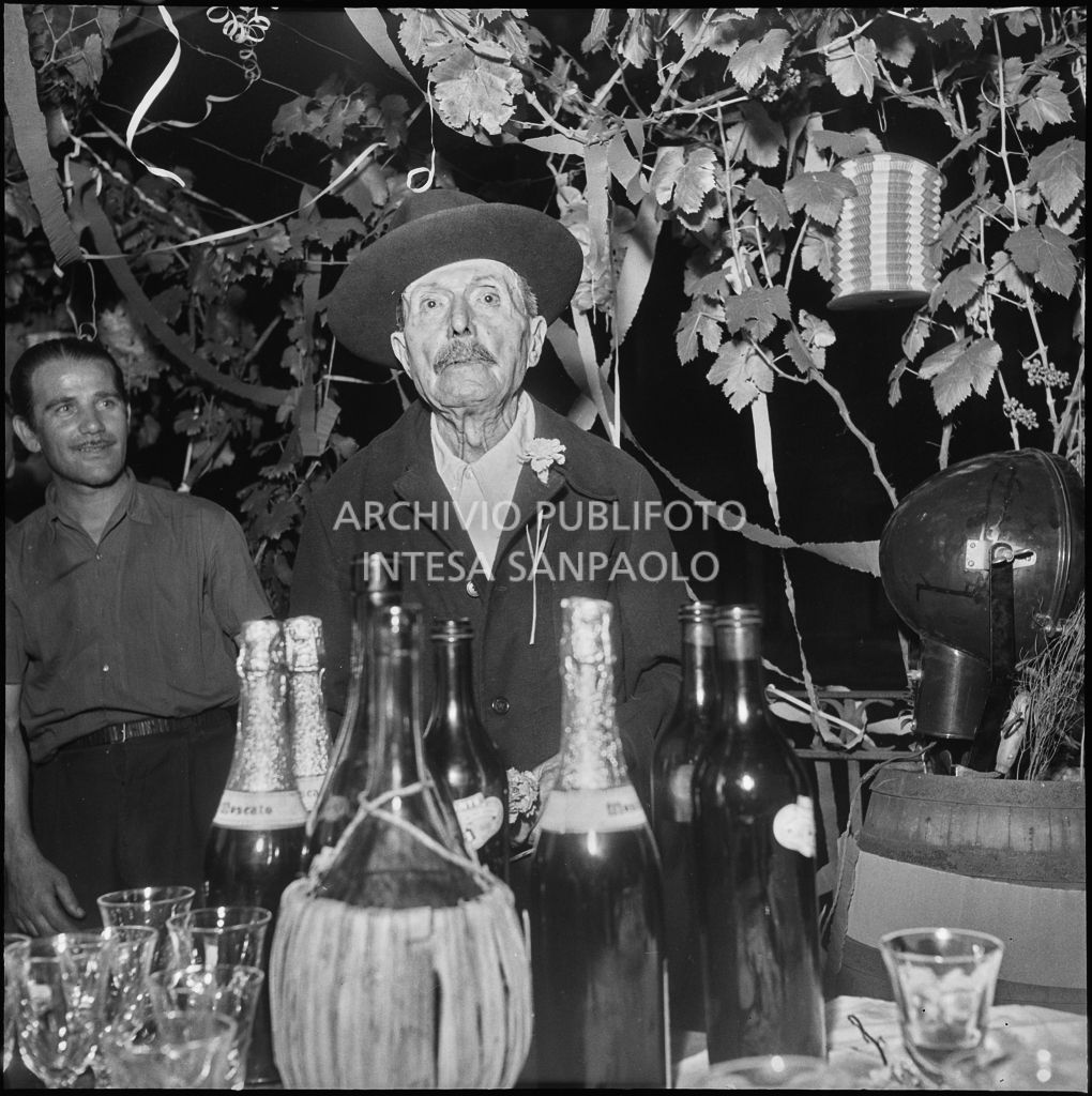 Alfredo Gavazzi durante i festeggiamenti per il suo 84° compleanno in un cortile di Milano<br>222206