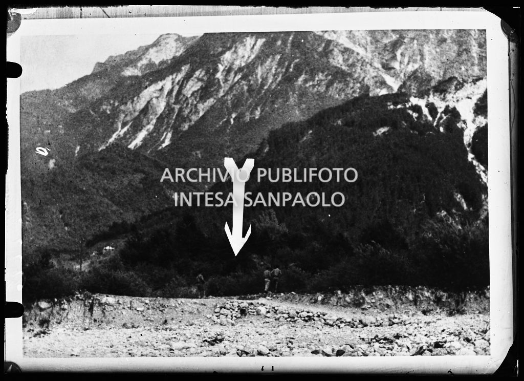 Punto dell'esplosione del mortaio che ha provocato cinque morti tra i marinai della Brigata San Marco nei pressi di Levico<br>222263