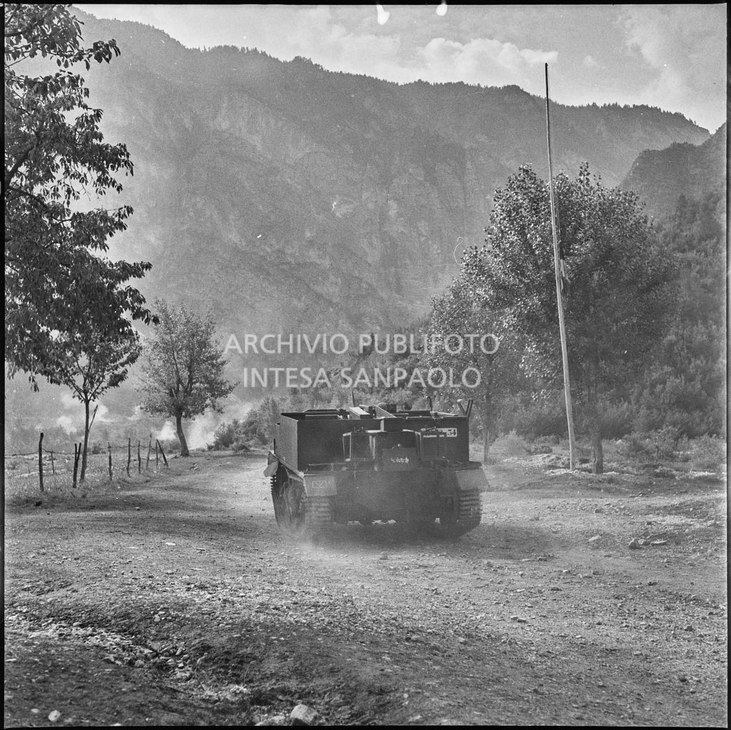 Un carro armato nel campo addestramento della Brigata San Marco nei pressi di Levico<br>222279