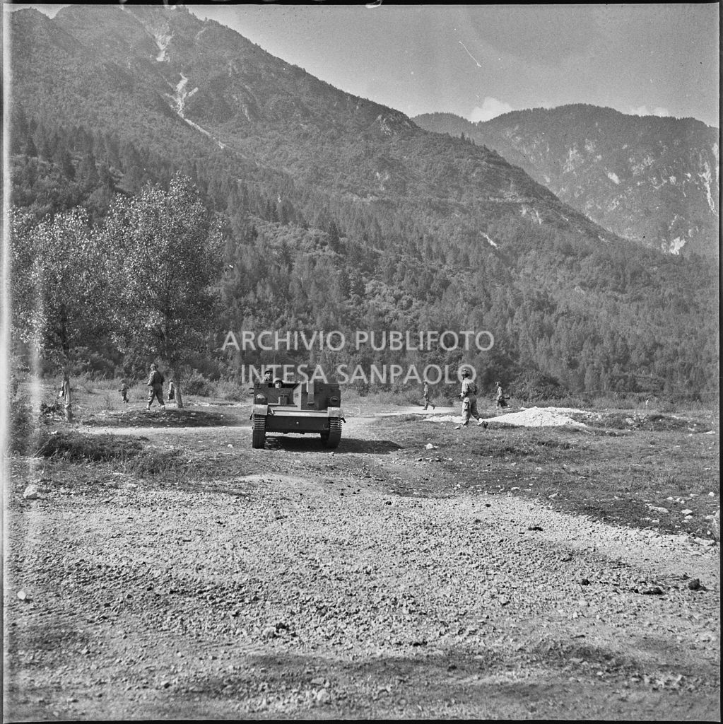 Un carro armato nel campo addestramento della Brigata San Marco nei pressi di Levico<br>222281