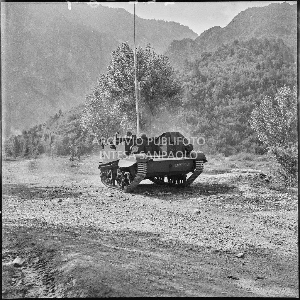 Un carro armato nel campo addestramento della Brigata San Marco nei pressi di Levico<br>222284