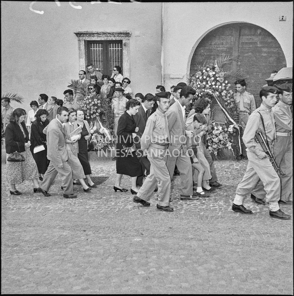 Corteo funebre dei cinque marinai della Brigata San Marco vittime dell'esplosione di un mortaio durante l'addestramento nei pressi di Levico<br>222313
