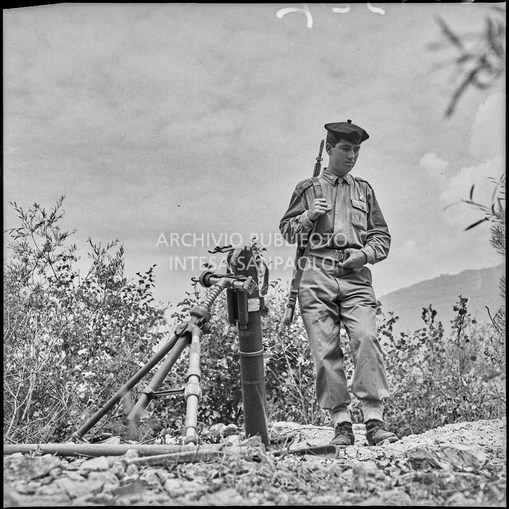Alcuni marinai della Brigata San Marco nel campo addestramento di Levico<br>222327