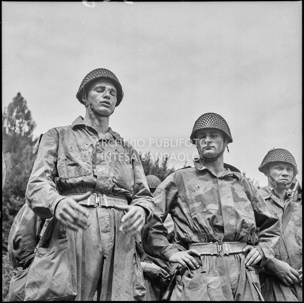 Alcuni marinai della Brigata San Marco nel campo addestramento di Levico<br>222328