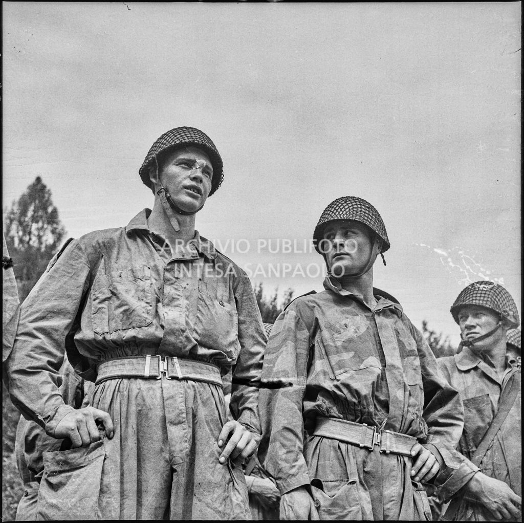 Alcuni marinai della Brigata San Marco nel campo addestramento di Levico<br>222334