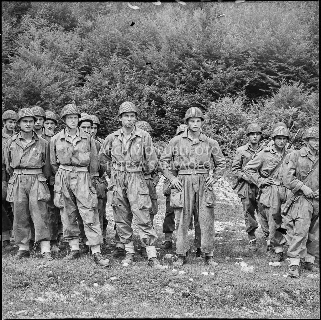 Marinai della Brigata San Marco nel luogo dello scoppio del mortaio che ha ucciso cinque commilitoni nei pressi di Levico<br>222343