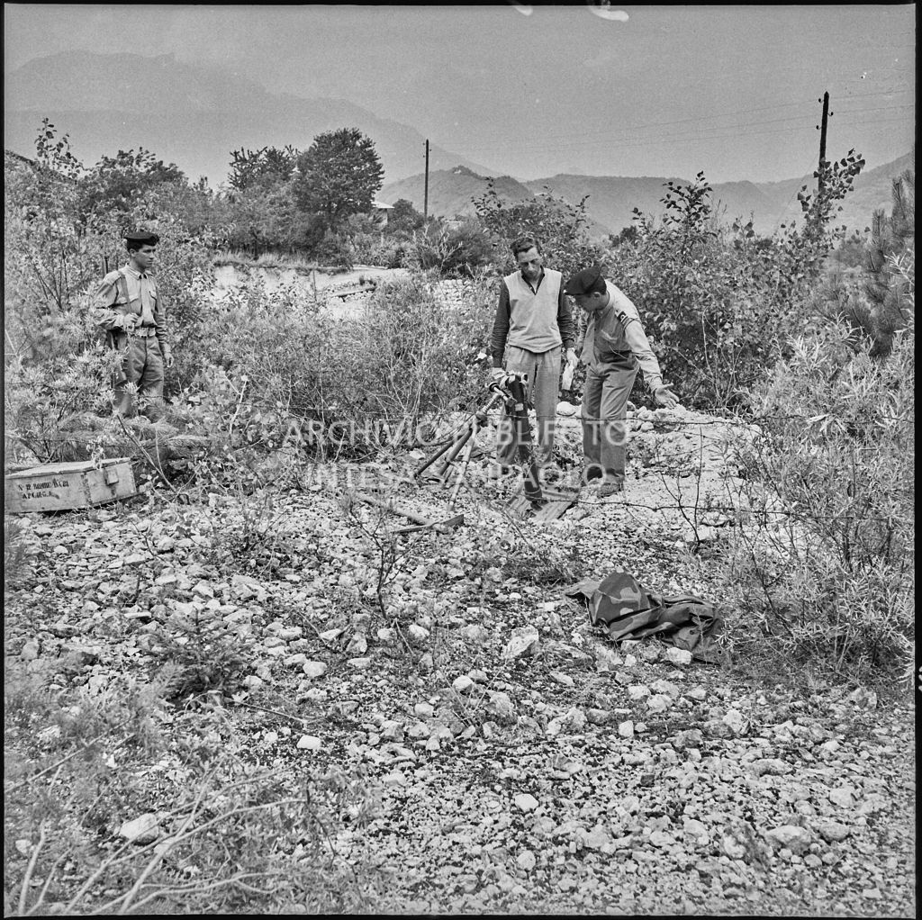Ispezione del luogo dello scoppio del mortaio che ha ucciso cinque marinai della Brigata San Marco durante un'esercitazione nei pressi di Levico<br>222350