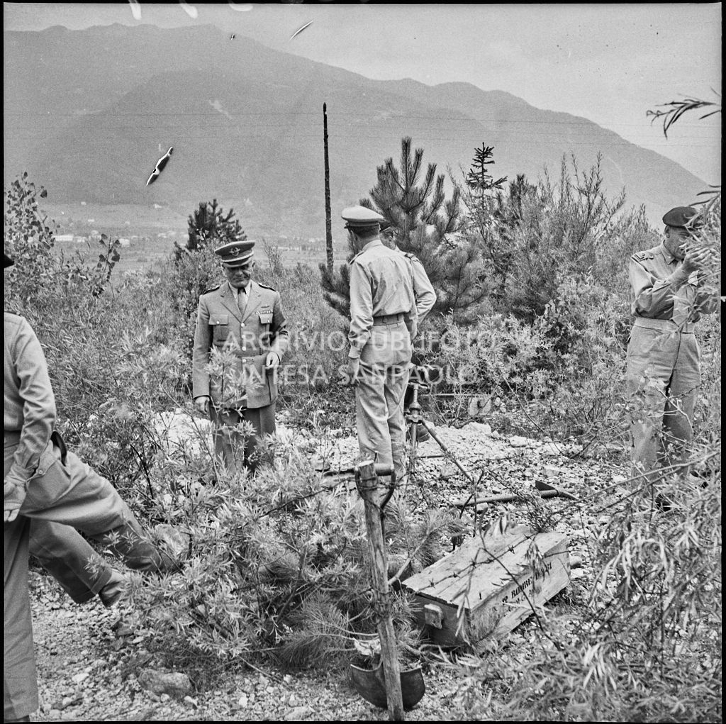 Ispezione del luogo dello scoppio del mortaio che ha ucciso cinque marinai della Brigata San Marco durante un'esercitazione nei pressi di Levico<br>222351