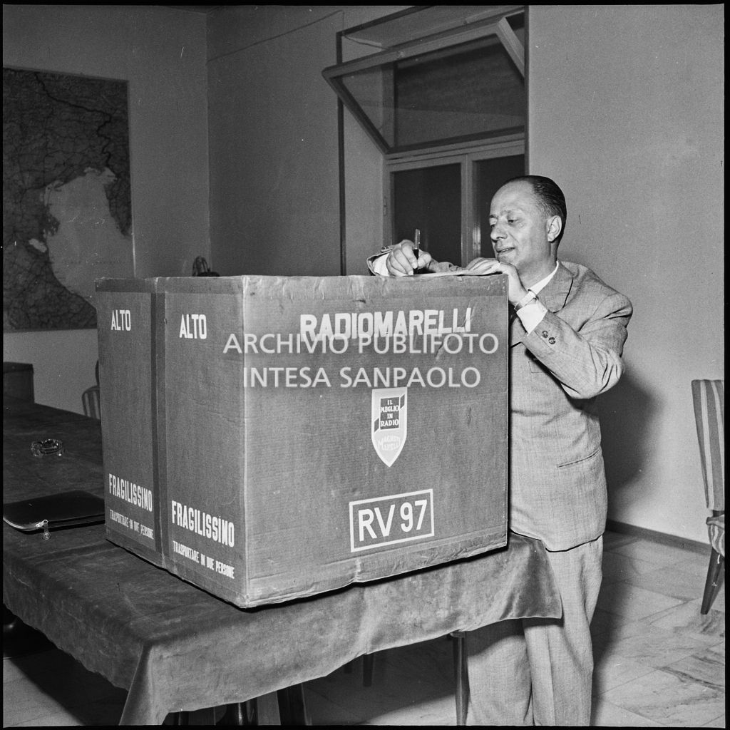 Vincitore dell'estrazione di un televisore Radiomarelli all'Automobile Club di Milano<br>222916