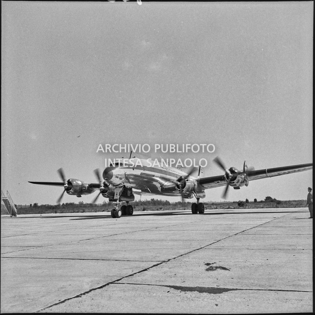 Partenza dell'aereo con a bordo gli operai della Snia Viscosa dall'aeroporto di Malpensa, con destinazione Sudafrica<br>222933