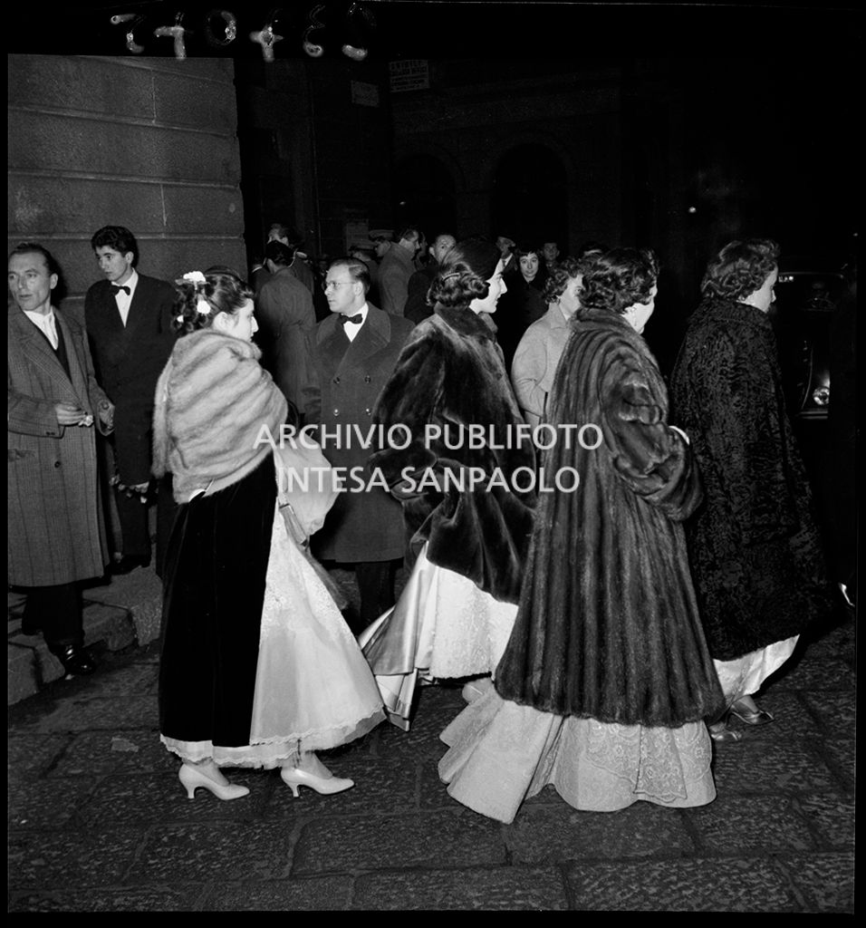 Inaugurazione della stagione lirica 1954-1955 del Teatro alla Scala con l'opera "La Vestale", di Gaspare Spontini, diretta da Antonino Votto, con la regia di Luchino Visconti