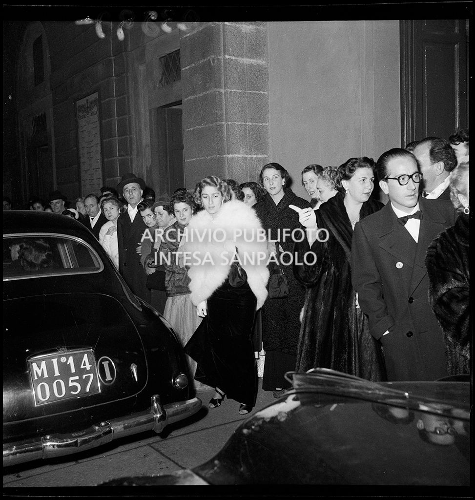 Inaugurazione della stagione lirica 1954-1955 del Teatro alla Scala con l'opera "La Vestale", di Gaspare Spontini, diretta da Antonino Votto, con la regia di Luchino Visconti