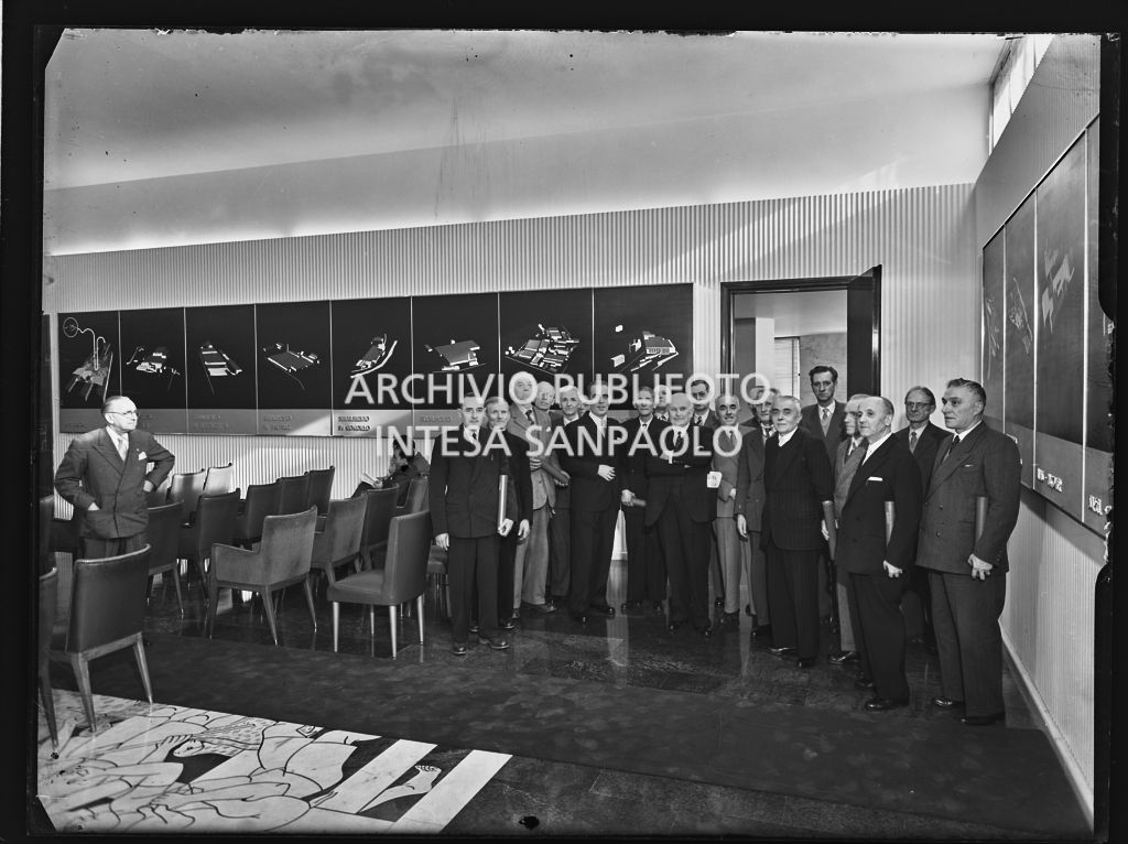 Foto di gruppo in occasione della cerimonia di premiazione degli anziani da parte della LaneRossi, svoltasi a Milano<br>239565