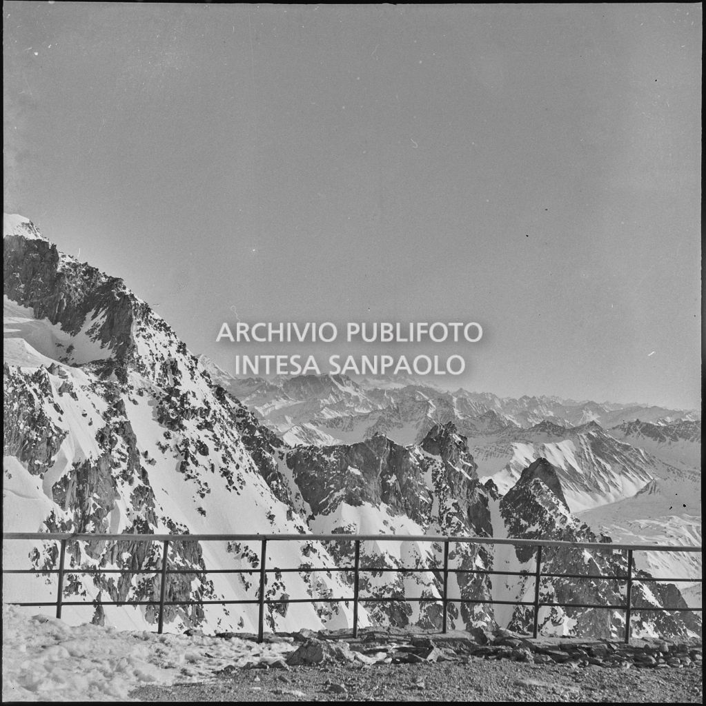 Vista sulle cime del Monte Bianco<br>240364