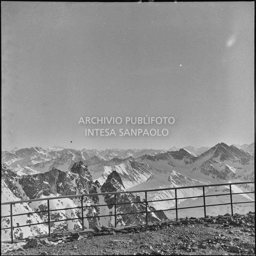 Vista sulle cime del Monte Bianco<br>240366