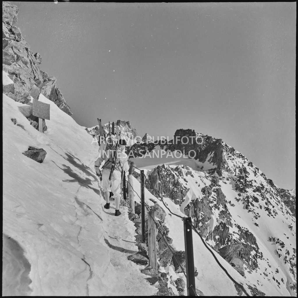 Alpini della scuola di Aosta sul Monte Bianco<br>240370