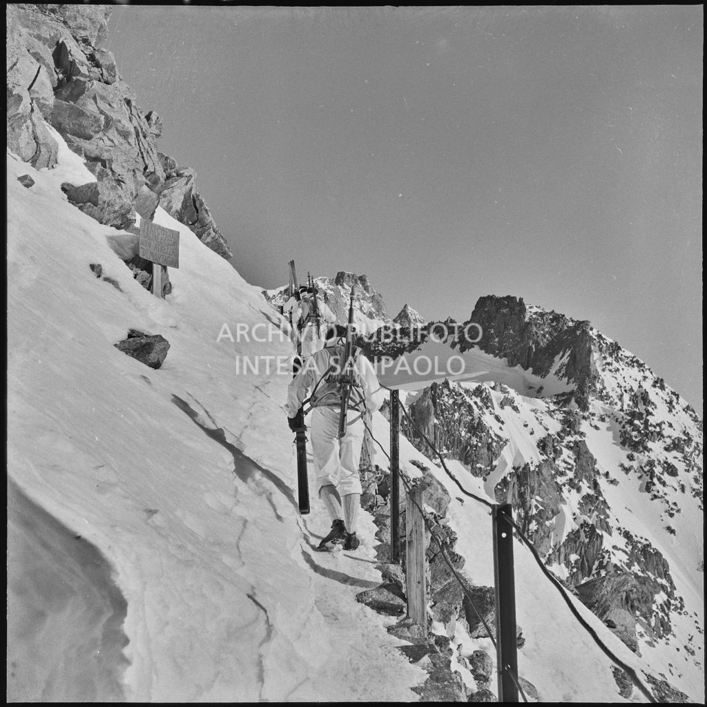 Alpini della scuola di Aosta sul Monte Bianco<br>240371