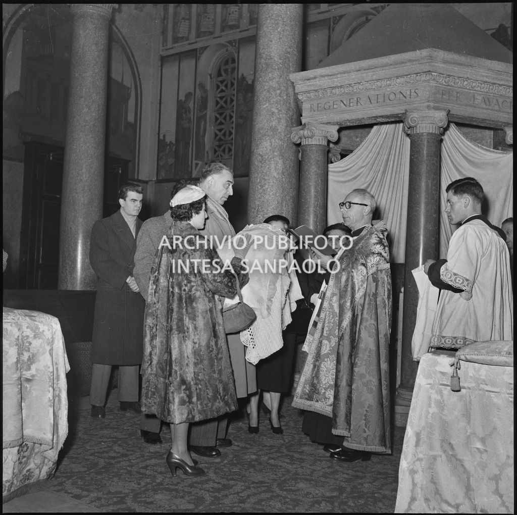 Un momento della celebrazione del battesimo della nipote di Dino Villani in una chiesa di Milano<br>240377