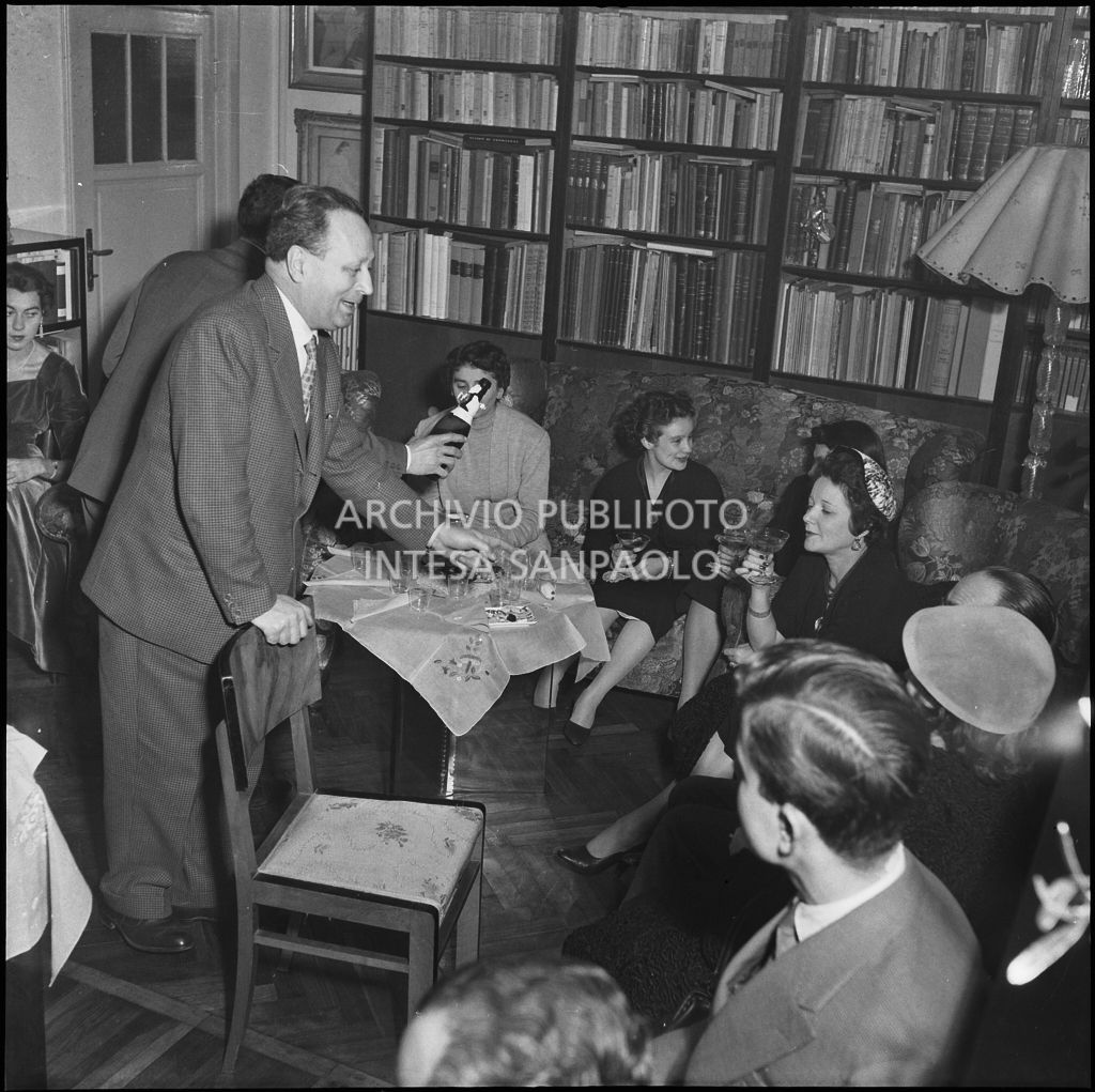 Ricevimento dopo il battesimo della nipote di Dino Villani (a sinistra)<br>240391