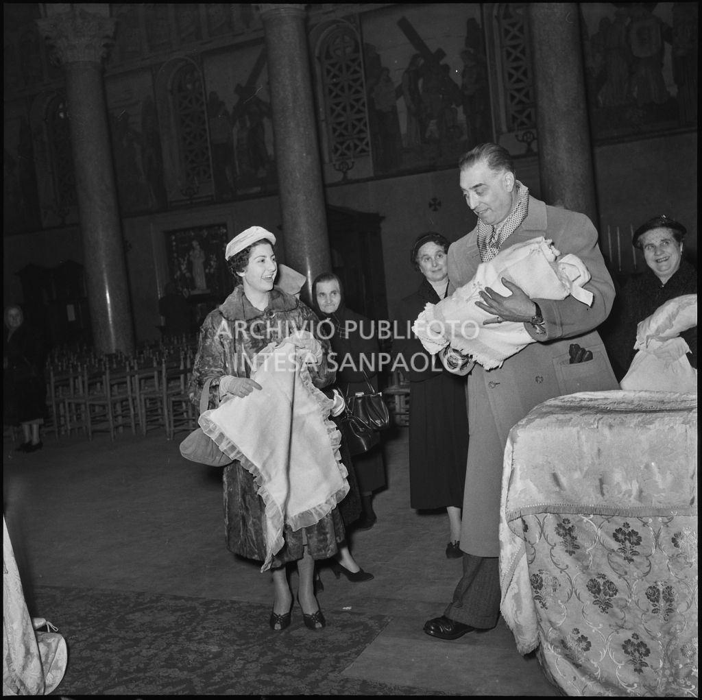 Un momento della celebrazione del battesimo della nipote di Dino Villani in una chiesa di Milano<br>240403