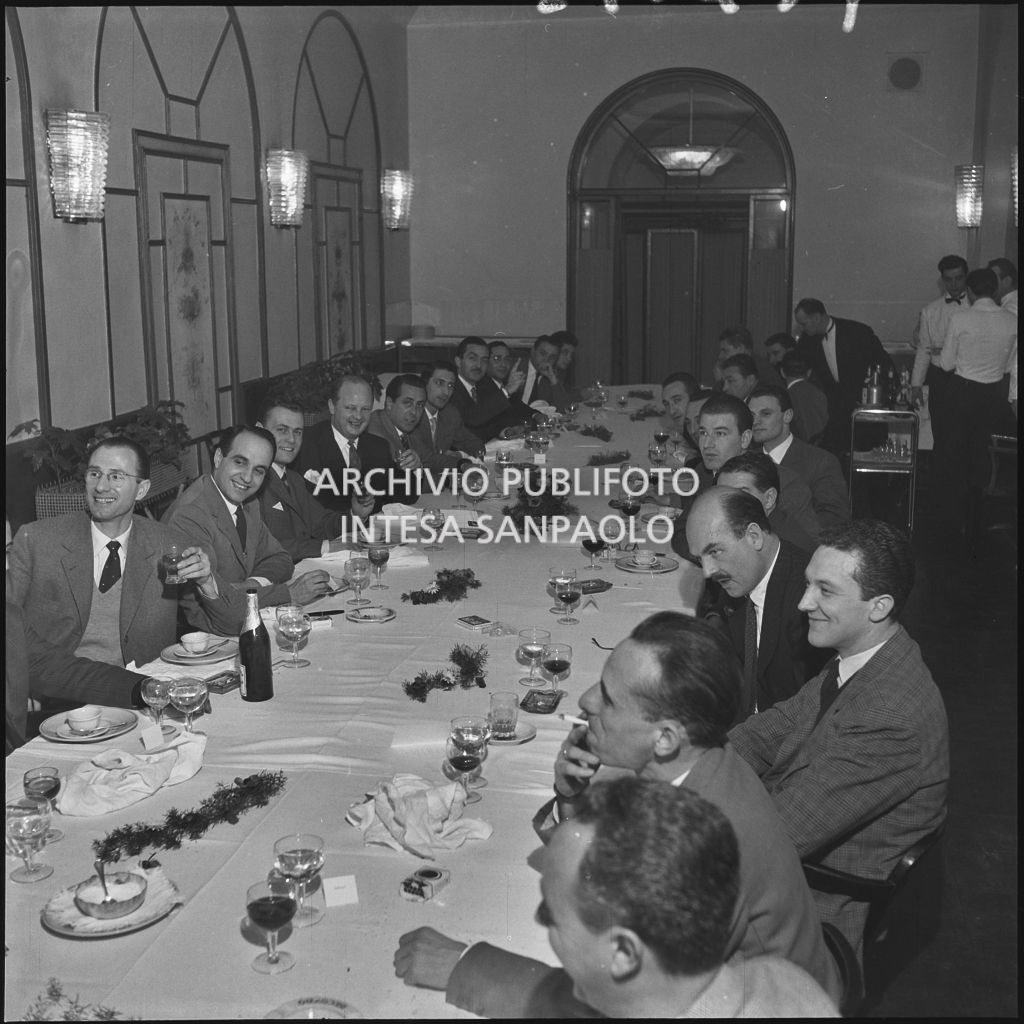 Un momento del banchetto organizzato dalla Atkinson al ristorante Giannino di Milano<br>240434