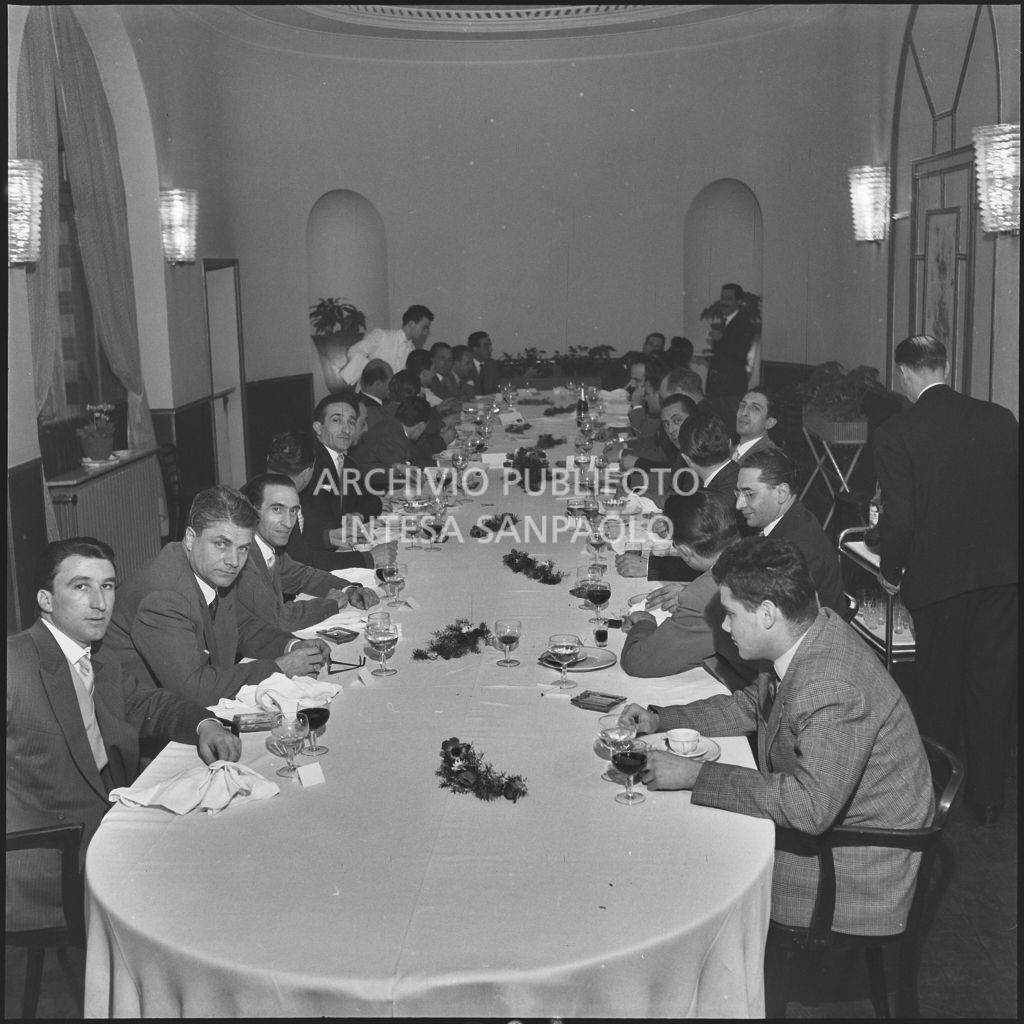 Un momento del banchetto organizzato dalla Atkinson al ristorante Giannino di Milano<br>240438