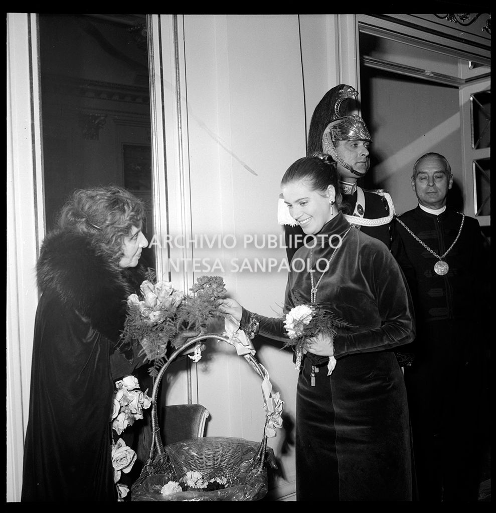 Inaugurazione della stagione lirica 1955-1956 del Teatro alla Scala con l'opera "Norma" di Vincenzo Bellini, diretta da Antonino Votto con la regia di Margherita Wallmann