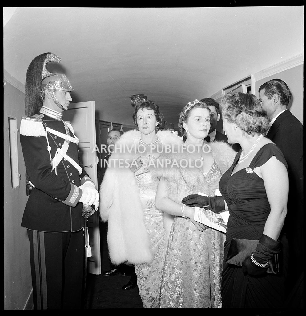 Inaugurazione della stagione lirica 1955-1956 del Teatro alla Scala con l'opera "Norma" di Vincenzo Bellini, diretta da Antonino Votto con la regia di Margherita Wallmann