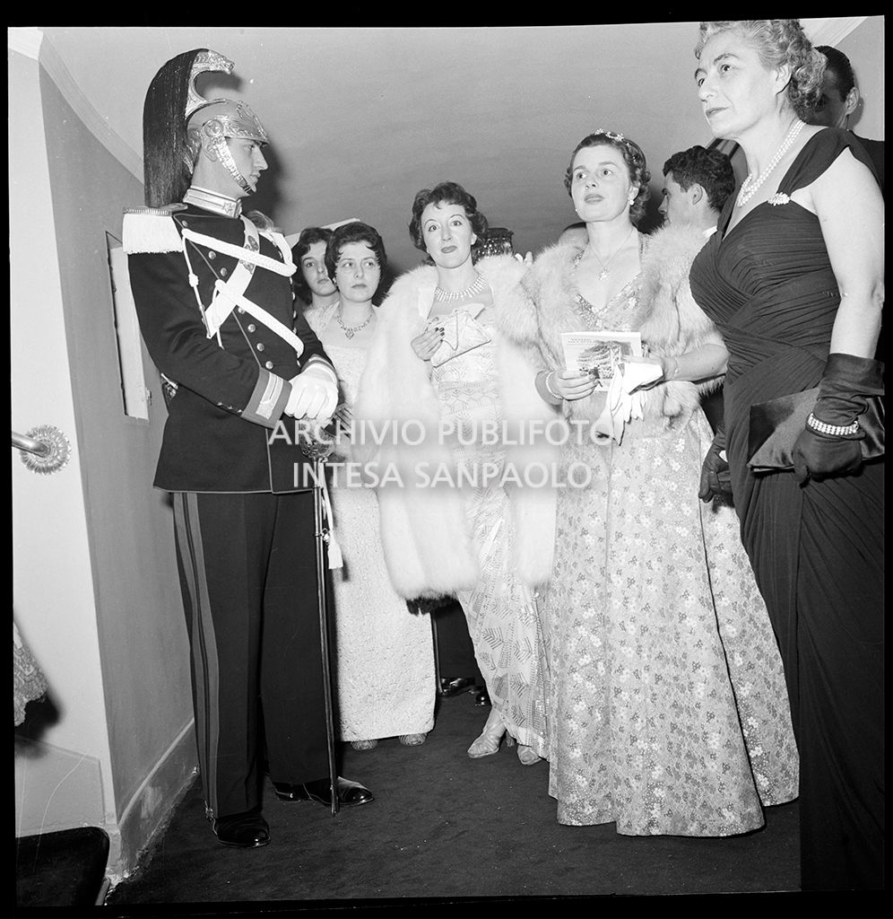 Inaugurazione della stagione lirica 1955-1956 del Teatro alla Scala con l'opera "Norma" di Vincenzo Bellini, diretta da Antonino Votto con la regia di Margherita Wallmann
