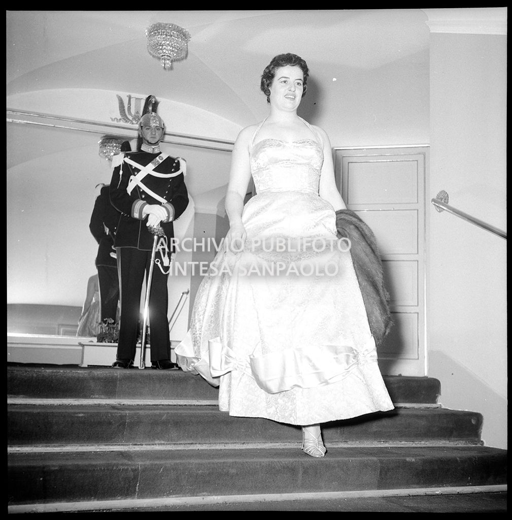 Inaugurazione della stagione lirica 1955-1956 del Teatro alla Scala con l'opera "Norma" di Vincenzo Bellini, diretta da Antonino Votto con la regia di Margherita Wallmann