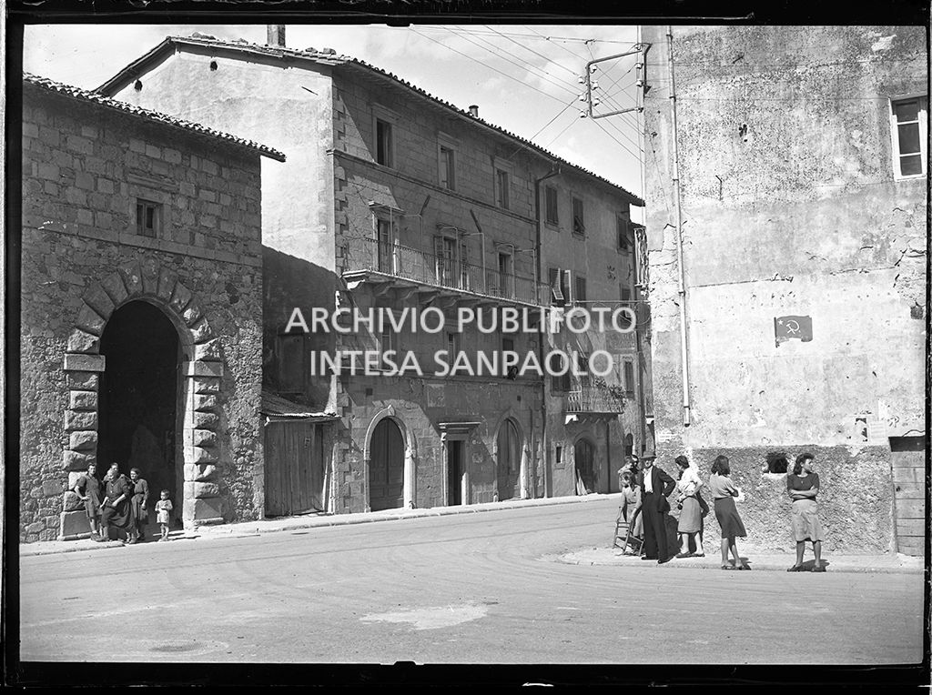 Gente per strada ad Abbadia San Salvatore<br>42060