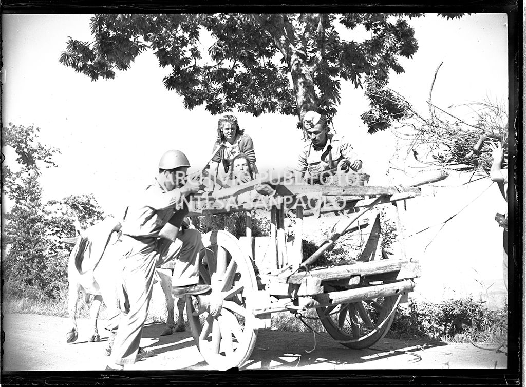 Perquisizioni ad Abbadia San Salvatore seguite alla tentata insurrezione e all'uccisione di due ufficiali di polizia, dopo l'attentato a Palmiro Togliatti<br>42067