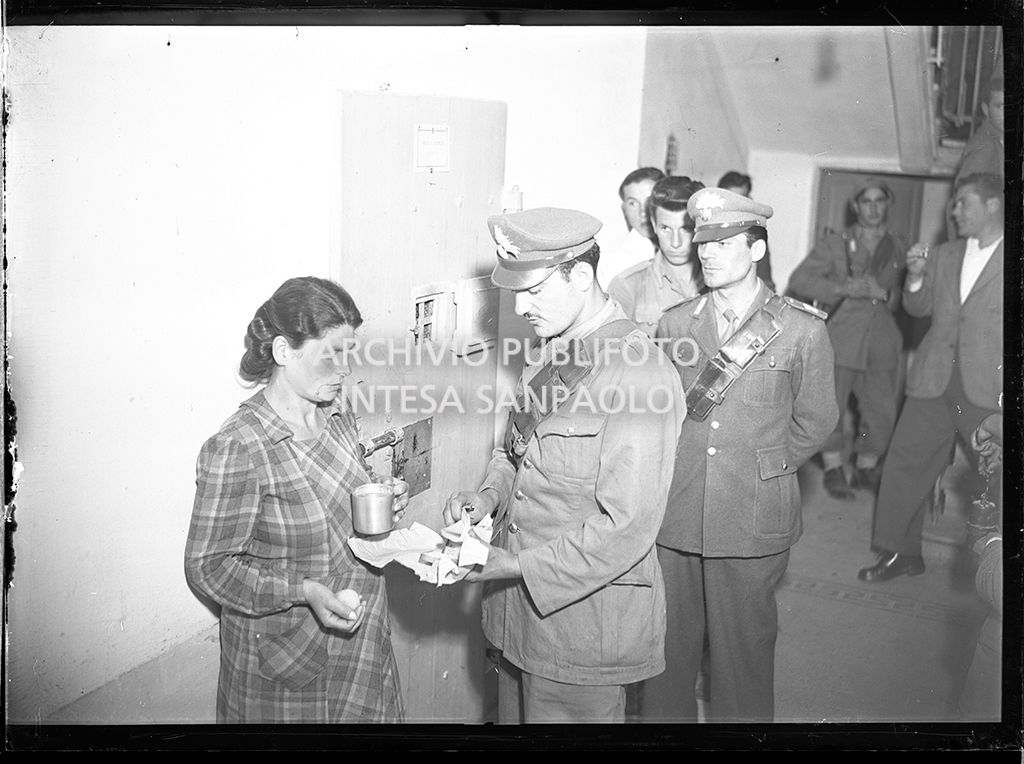 Perquisizioni ad Abbadia San Salvatore seguite alla tentata insurrezione e all'uccisione di due ufficiali di polizia, dopo l'attentato a Palmiro Togliatti<br>42069