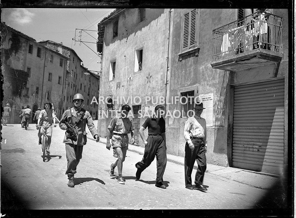 Abbadia San Salvatore nei giorni successivi alla tentata insurrezione e all'uccisione di due ufficiali di polizia, dopo l'attentato a Palmiro Togliatti<br>42072