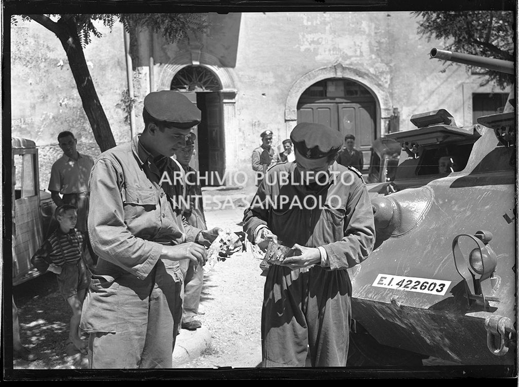 Perquisizioni ad Abbadia San Salvatore seguite alla tentata insurrezione e all'uccisione di due ufficiali di polizia, dopo l'attentato a Palmiro Togliatti<br>42076