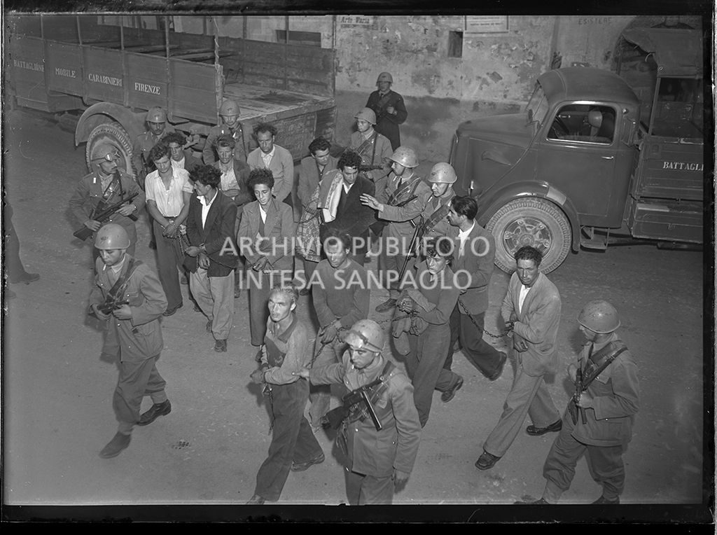 Operazioni di rastrellamento, ad Abbadia San Salvatore, seguite alla tentata insurrezione e all'uccisione di due ufficiali di polizia, dopo l'attentato a Palmiro Togliatti<br>42082