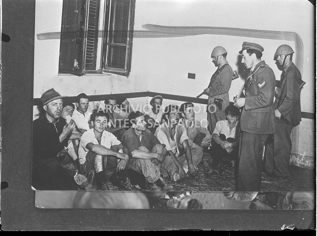 Perquisizioni ad Abbadia San Salvatore seguite alla tentata insurrezione e all'uccisione di due ufficiali di polizia, dopo l'attentato a Palmiro Togliatti<br>42113