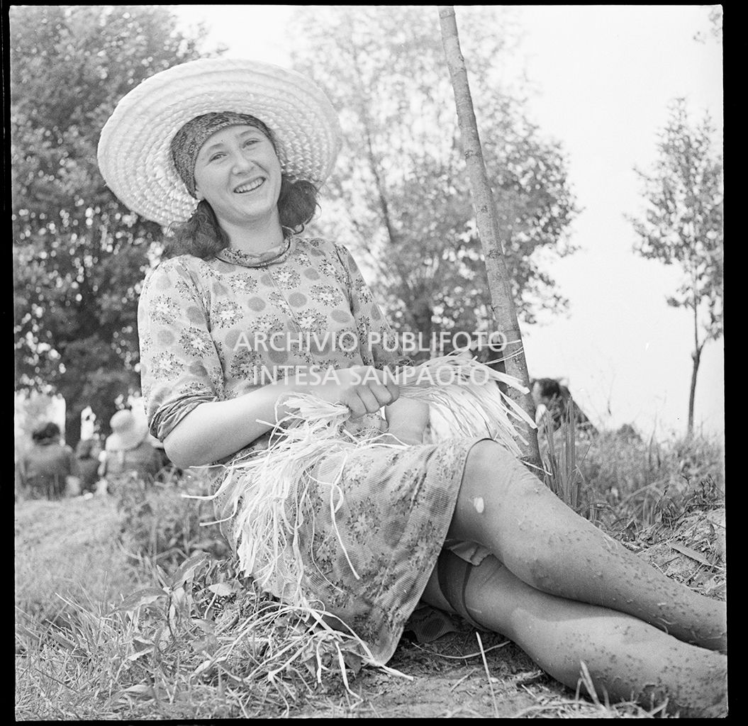 Mondina in posa per un ritratto<br>4525