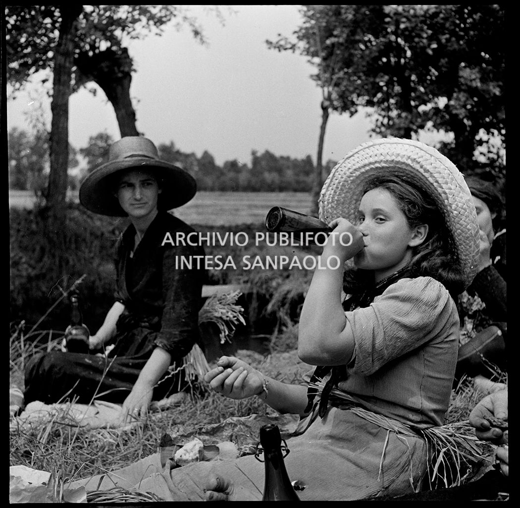 Mondine in pausa pranzo<br>4540