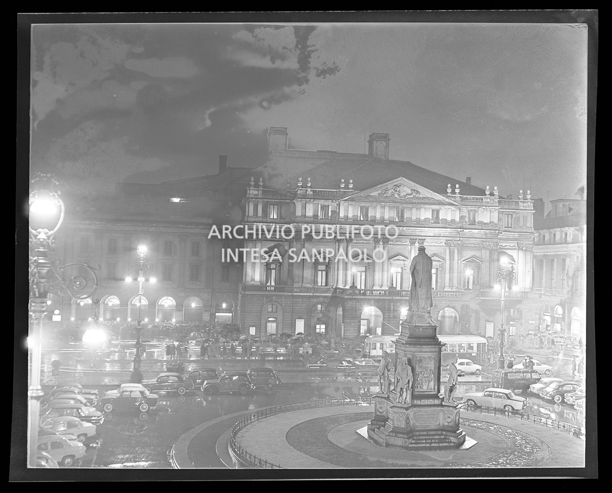 Inaugurazione della stagione lirica 1959-1960 del Teatro alla Scala con l'opera "Otello" di Giuseppe Verdi, diretta da Antonino Votto con la regia di Margherita Wallmann