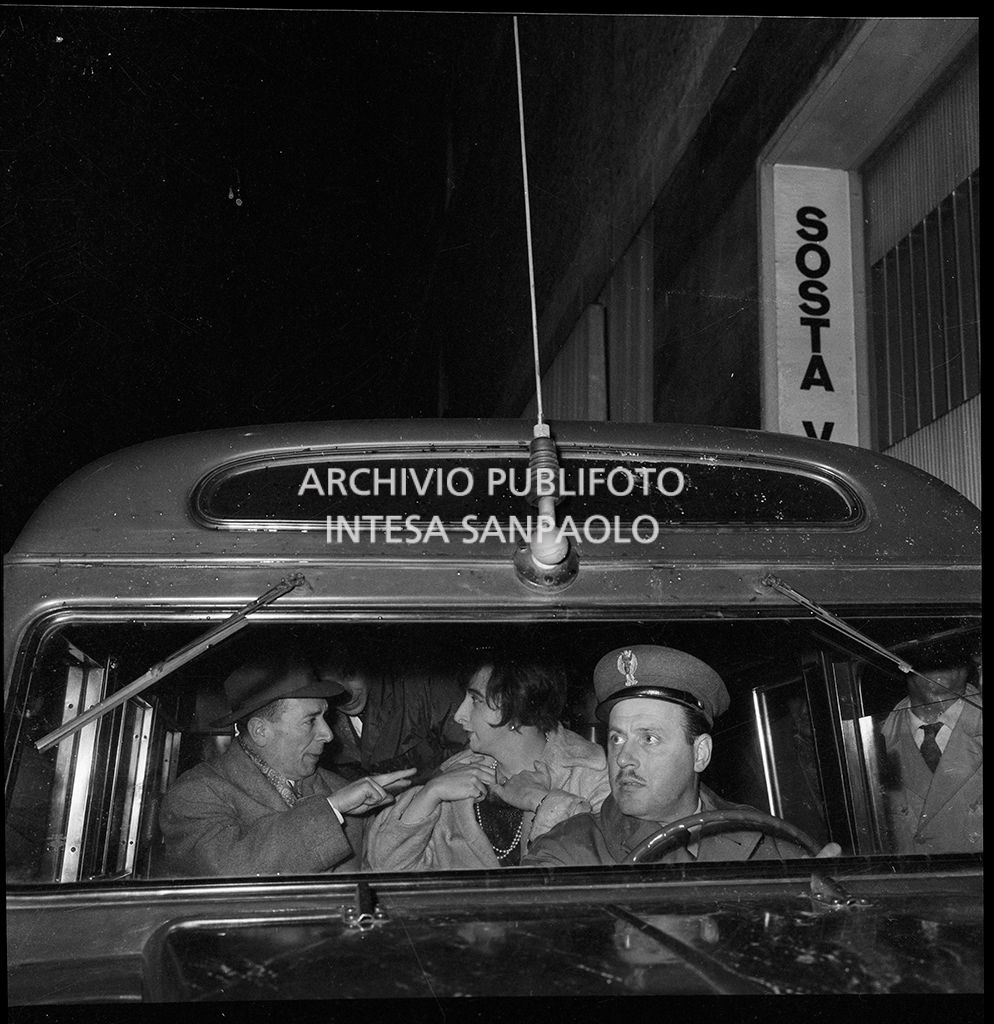 Il fotografo dell'agenzia Publifoto, Danilo Pajola, arrestato mentre cercava di entrare, travestito da donna, alla prima del film "Jovanka e le altre", riservata alle sole donne