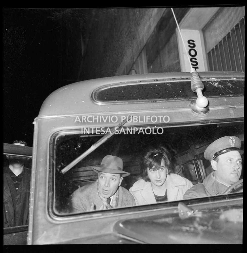 Il fotografo dell'agenzia Publifoto, Danilo Pajola, arrestato mentre cercava di entrare, travestito da donna, alla prima del film "Jovanka e le altre", riservata alle sole donne