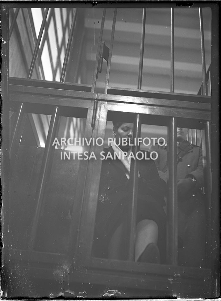 Caterina Fort nella gabbia degli imputati al processo in Corte d'Assise a Milano<br>64255