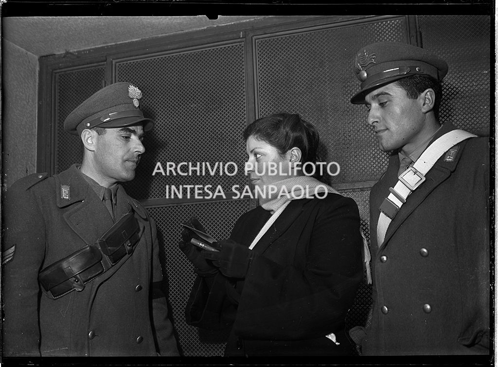 Caterina Fort tra due carabinieri al processo in Corte d'Assise a Milano<br>64264