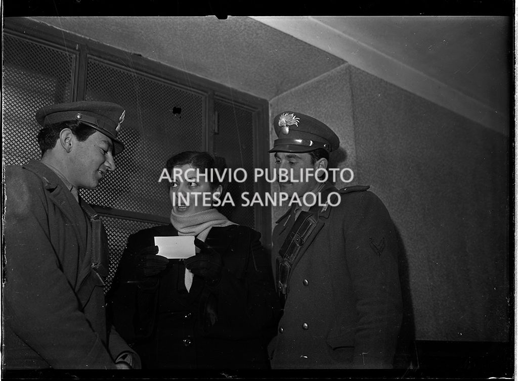 Caterina Fort tra due carabinieri al processo in Corte d'Assise a Milano<br>64266